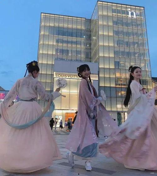 汉服吃瓜群众视频,吃瓜群众眼中的传统服饰魅力